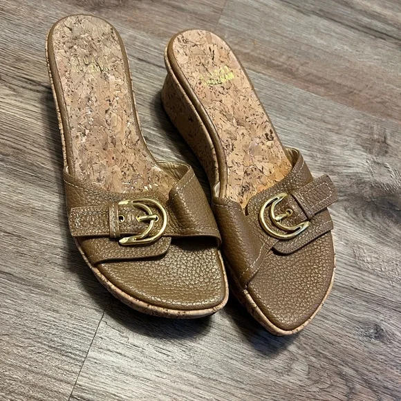 Stuart Weitzman Brown Leather Cork Wedges Gold Buckle Sandals Size 6.5 - Picture 2 of 8